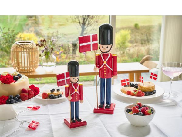 Celebrate Garder 38 cm i rød/sort træ